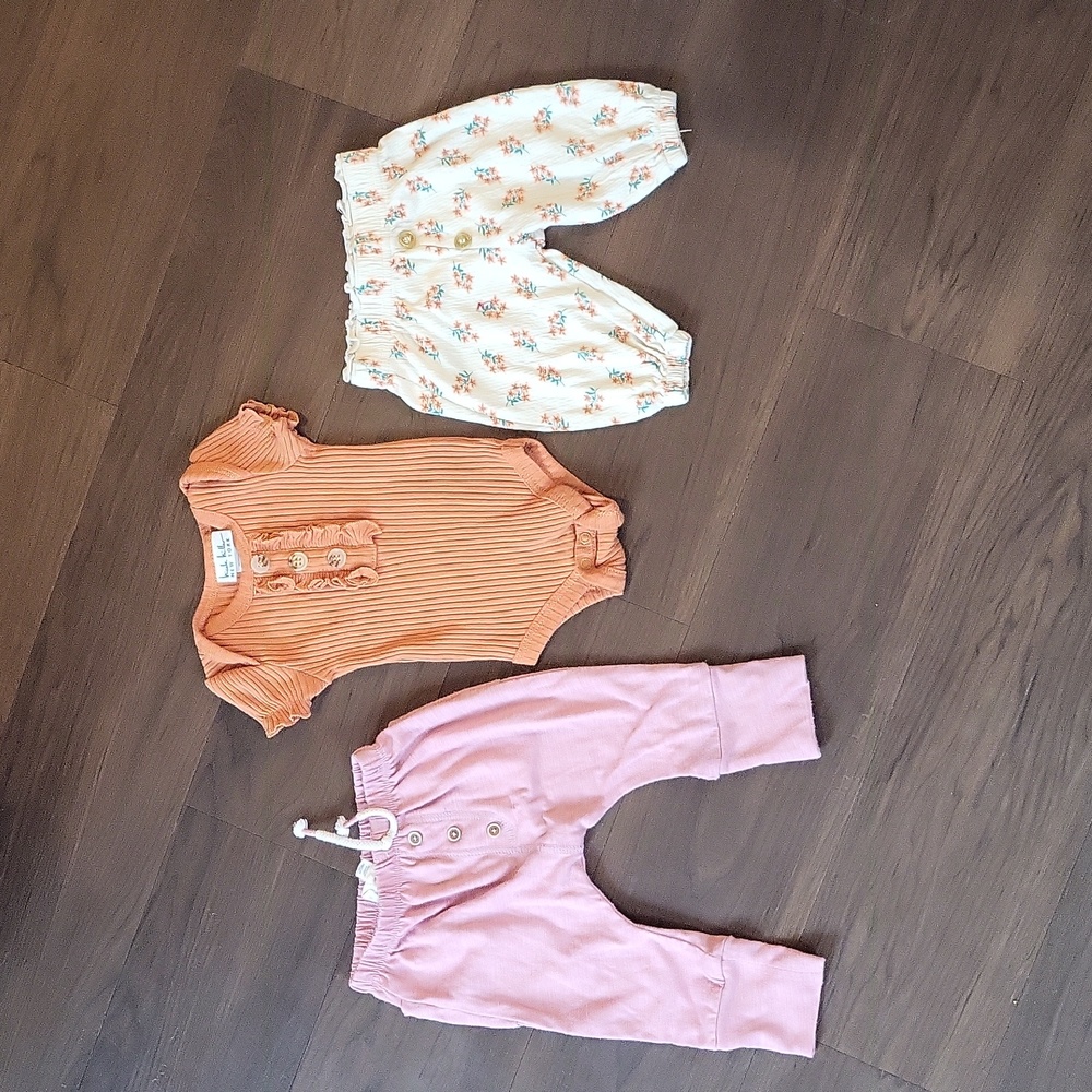 Lot of three. Baby girl. Jessica Simpson pants, Daisy Fuentese pants.